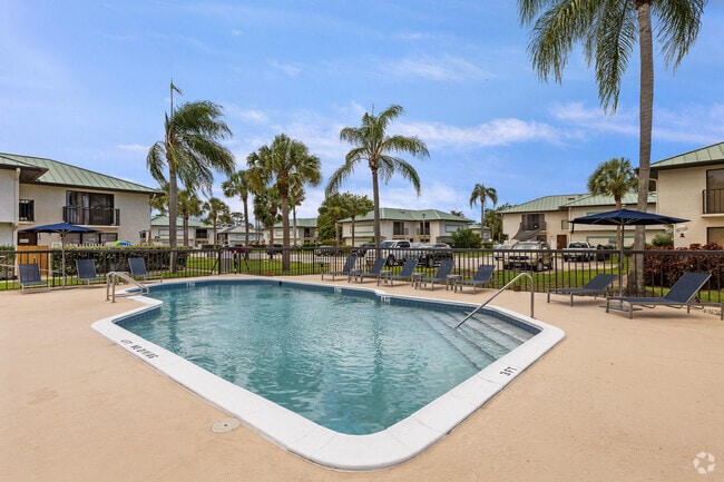 Main Pool - Sabal Palms Crystal Lake