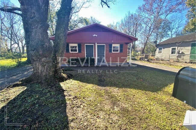 Building Photo - Renovated 1 Bedroom 1 Bath DUPLEX! Rental