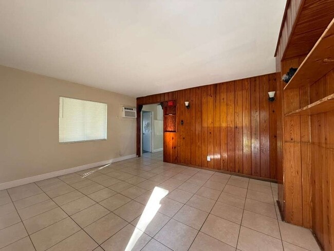 Photo - Large 4-1 house