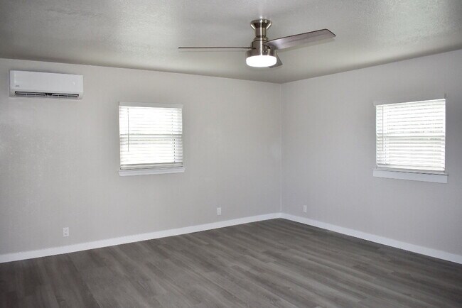 Photo - "Beautifully Updated Open-Concept Studio w... Unidad B