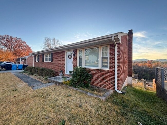 Photo - 4 Bedroom 2 Bath in Monterey Neighborhood