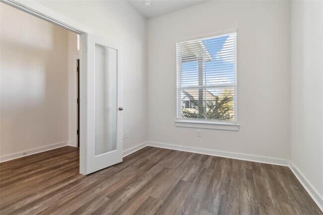 Photo - 217 Snowbell St