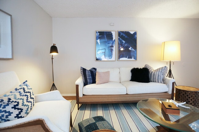 2BR, 2BA-1020 SF