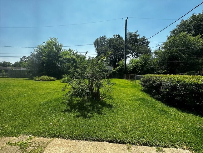 Building Photo - 5210 Stuyvesant Ln