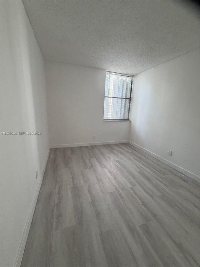 Photo - 20200 W Country Club Dr Unidad PH08