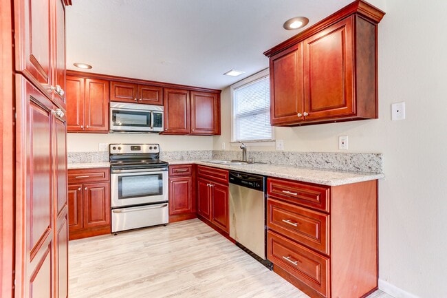 Photo - Market Street Apts. Beautiful 2x1.5 unit!