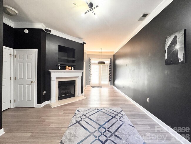 Photo - 914 Hawthorne Bridge Ct