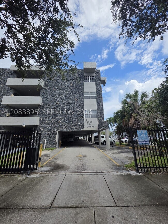 Building Photo - 1035 W 77th St Unit 215