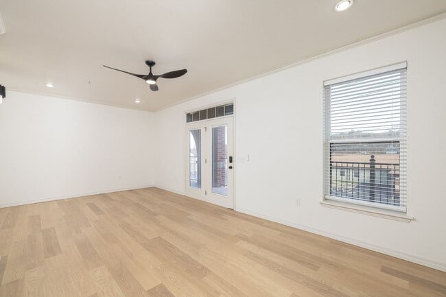 Photo - 1115 N Leverett Ave Unit #205