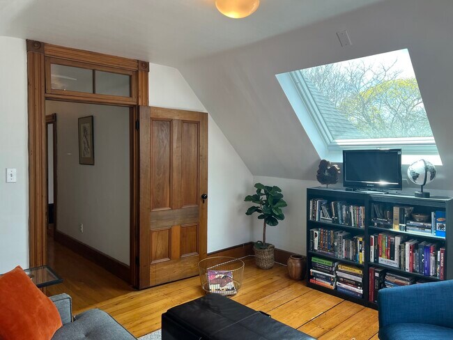 Building Photo - 83 Orchard St Unit 3