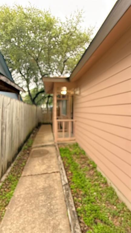 11945 Sunhillow Bend