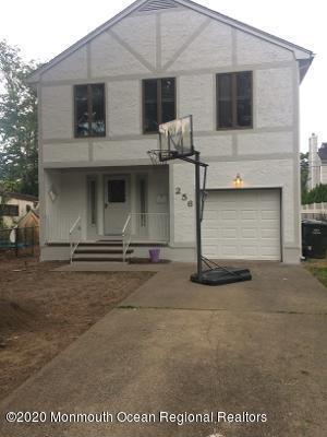 Photo - 256 Lawrence Ave