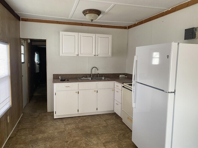 Photo - 104 Walnut Ln