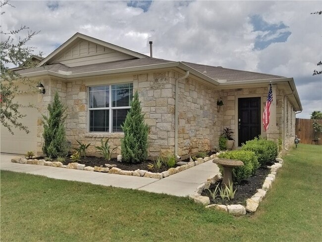 Building Photo - BEAUTIFUL 4 BEDROOMS / 2 BATH HOME IN HUNT...