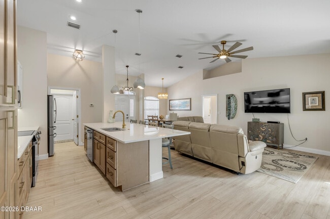 Photo - 646 S Pine St