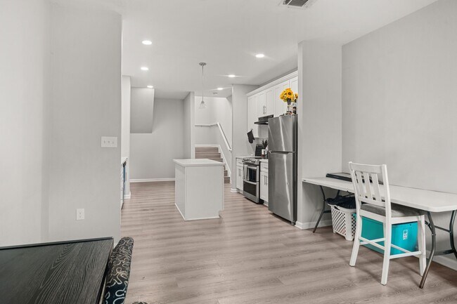 Photo - 8534 Woodlyn Rd