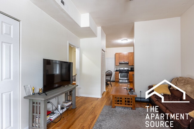 Building Photo - 2517 N Ashland Ave Unit 1