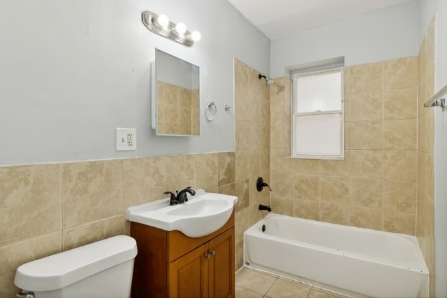 Photo - 8045 S Maryland Ave Unidad 1N