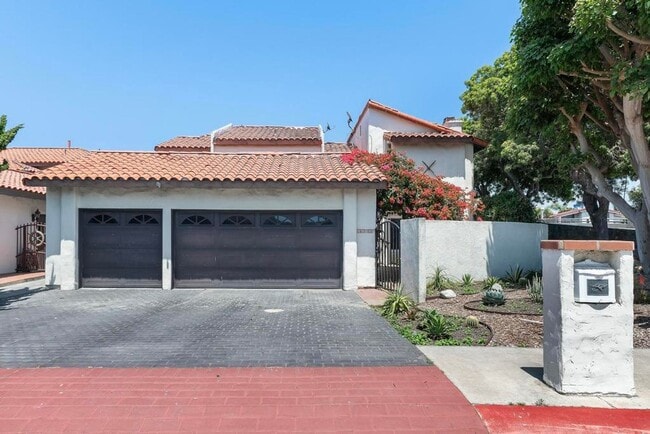 Stunning 5-Bed, 4-Bath Fully Furnished Hom... - Stunning 5-Bed, 4-Bath Fully Furnished Hom...