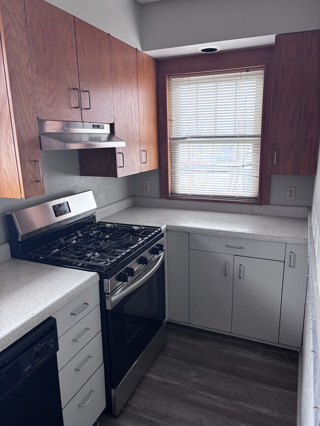 Photo - 710 W Thrush Ave