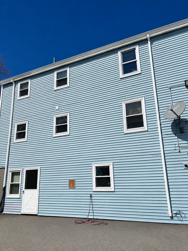 Photo - 40 Montcalm Ave Unit 40 Montcalm Ave BLeft
