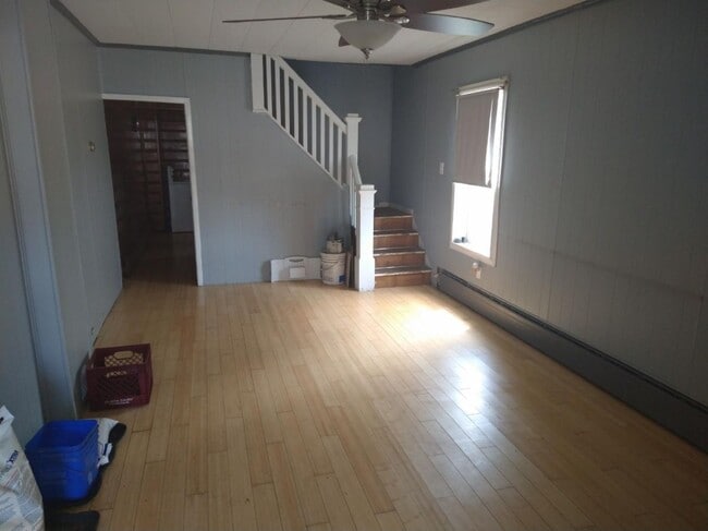 Photo - 634 E 4th St
