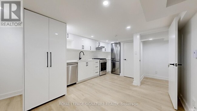 Photo - 250 Major St