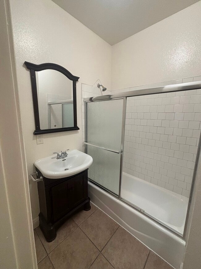 Photo - 532 W 55th St