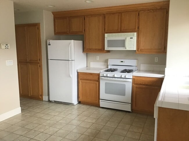 Building Photo - 647 McGinnis Cir Unit A