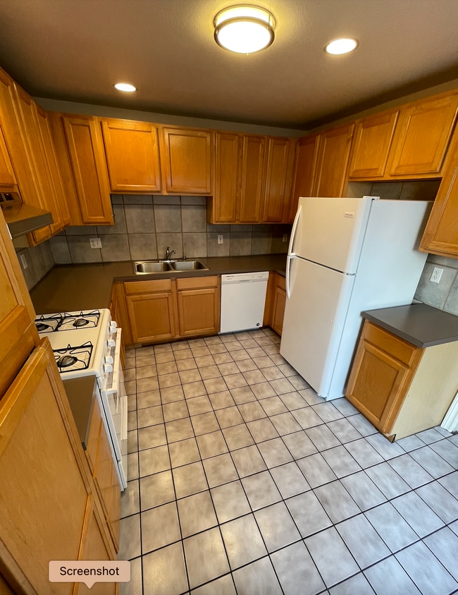 Photo - 454 Olive St