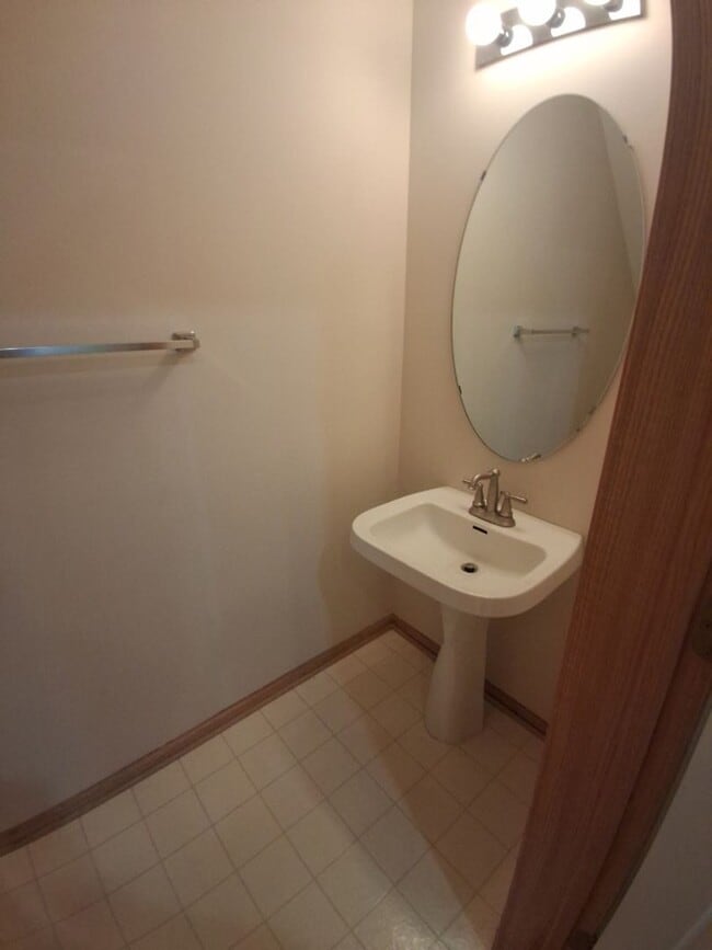 Photo - Light and bright! 2 BR, 1.5 BATH Woodbury ...