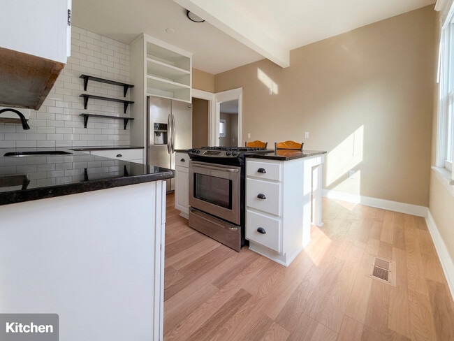 Building Photo - 2613 Bryant Ave S Unit 2613 Bryant Ave S - FL1