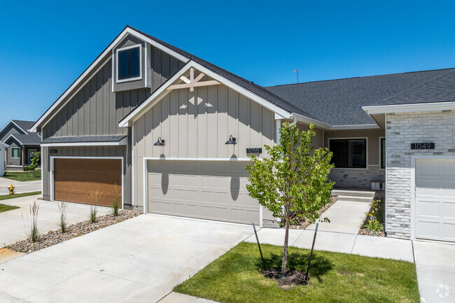 Stratford Crossing Flats Townhomes - Stratford Crossing Flats Townhomes