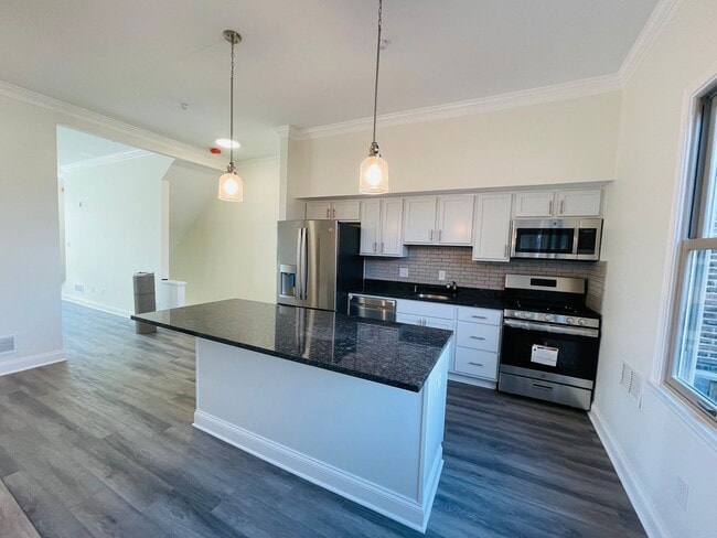 Building Photo - 2 bedroom in Lawrenceville with Deck and Parking Spot!