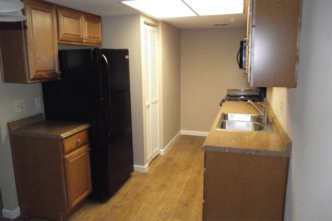 Photo - 5293 Vineland Rd