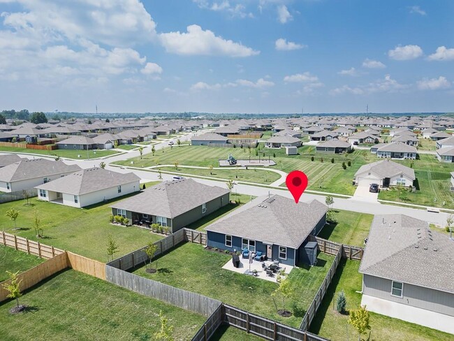 Photo - 8004 SE 6th St