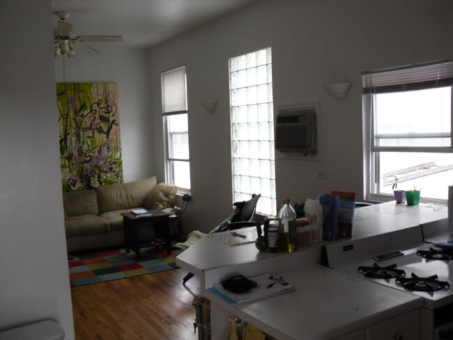 Photo - 2321 W Belmont Ave Unit 2R