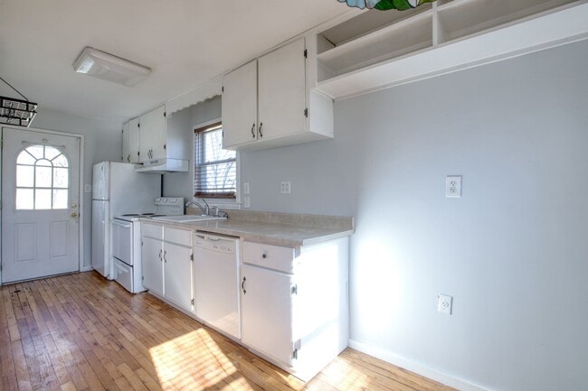 Photo - 3 Bedroom Single Family Rental - Fenced in yard