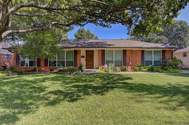 Building Photo - 806 Westwood Dr Rental