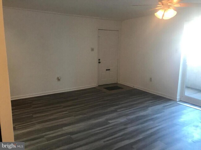 Photo - 3750 Clarendon Ave Unit 203