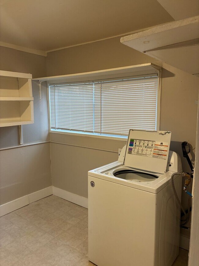 Photo - 2 Bedroom Single Level Home with Large Fenced Yard in N. Portland!