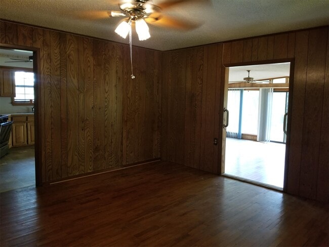 Photo - 60 Crowden Ln