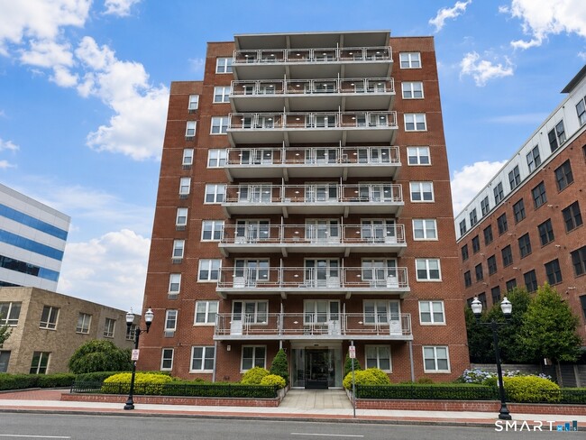 Building Photo - 700 Summer St Unit 6E