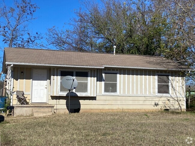 Building Photo - 2 Bedroom 1 Bath w/ Office Rental