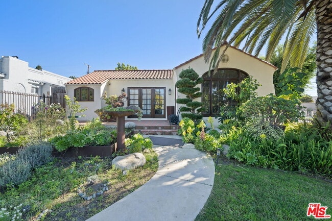 Building Photo - 962 S Plymouth Blvd