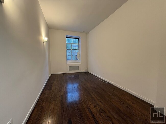 Building Photo - EAST 89 St Rental