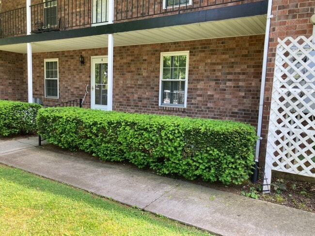 Photo - 611 E Mountcastle Dr