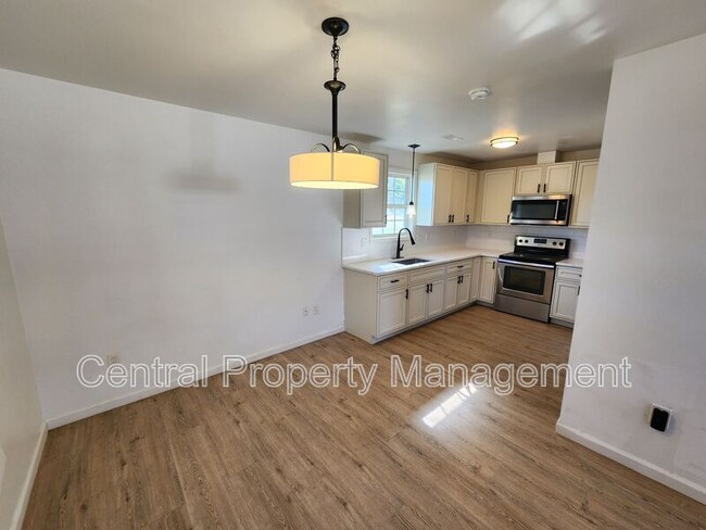 Photo - 158 S Forest St