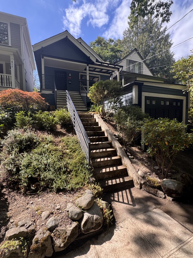Photo - 919 25th Ave