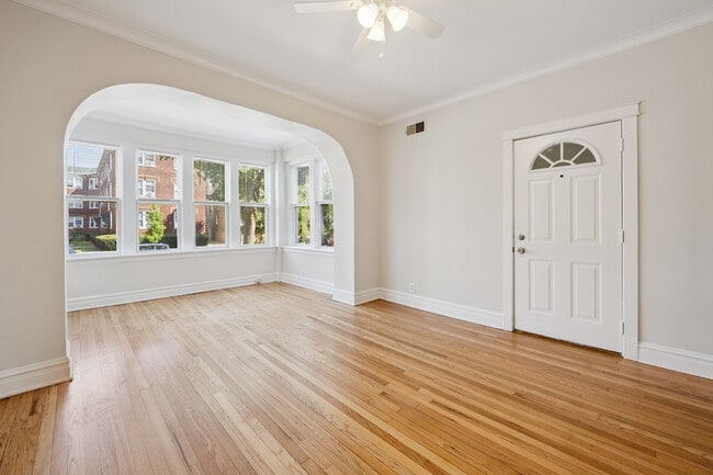 Photo - 4847 W Hutchinson St